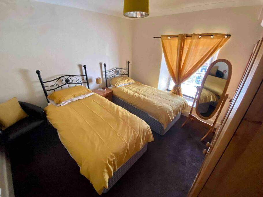 Digs Dre-Tremadog Apartment Bagian luar foto